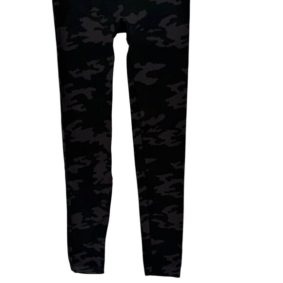 Spanx Camo Leggings Size SMALL Look At Me Now Black Seamless Shaping FL3515 NWT - Picture 7 of 10